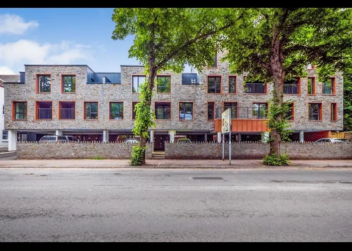 The Duplex At Sophia Mews With Free Parking
