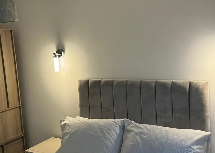 The Duplex At Sophia Mews With Free Parking