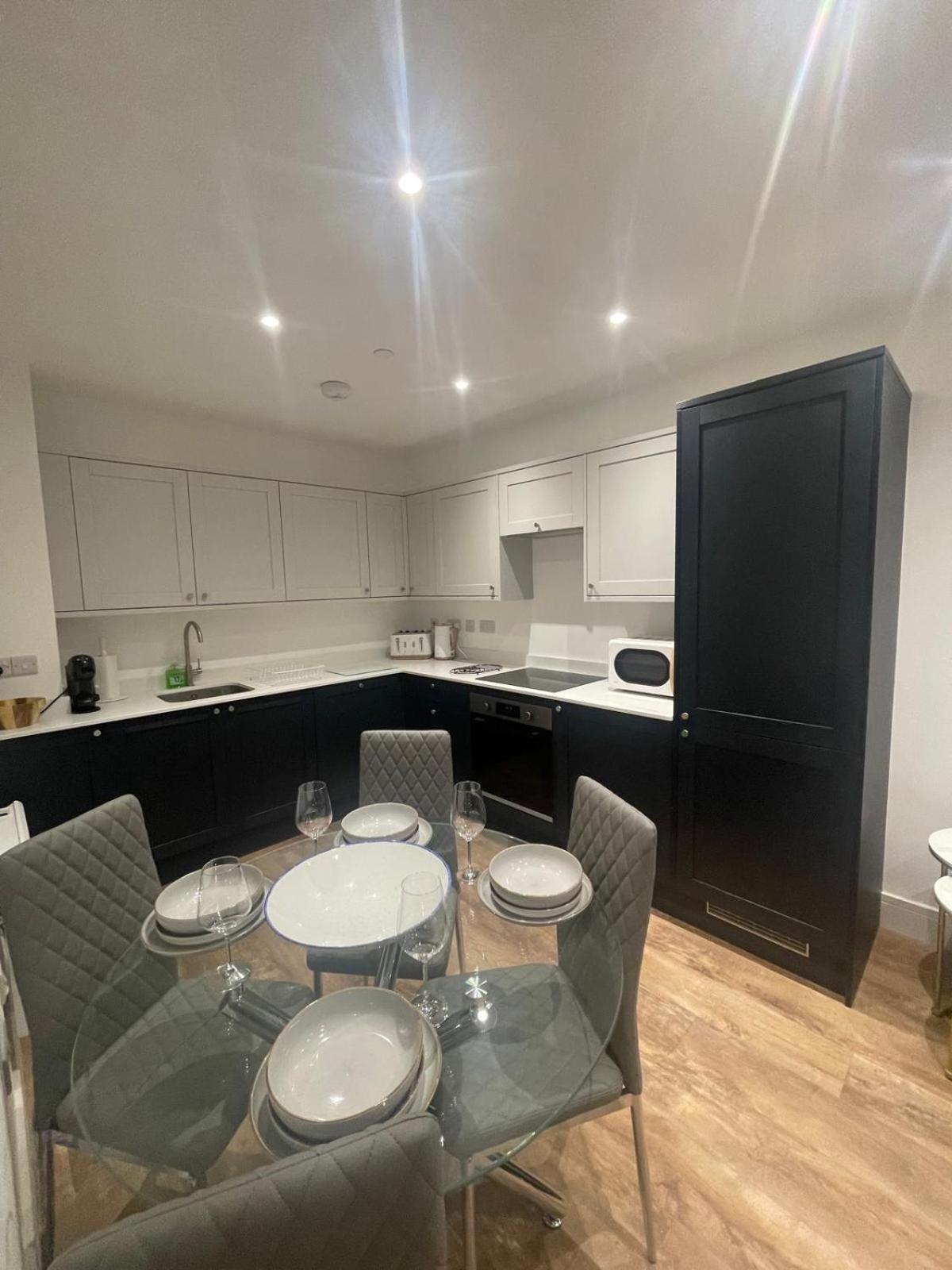 The Duplex At Sophia Mews With Free Parking Apartamento