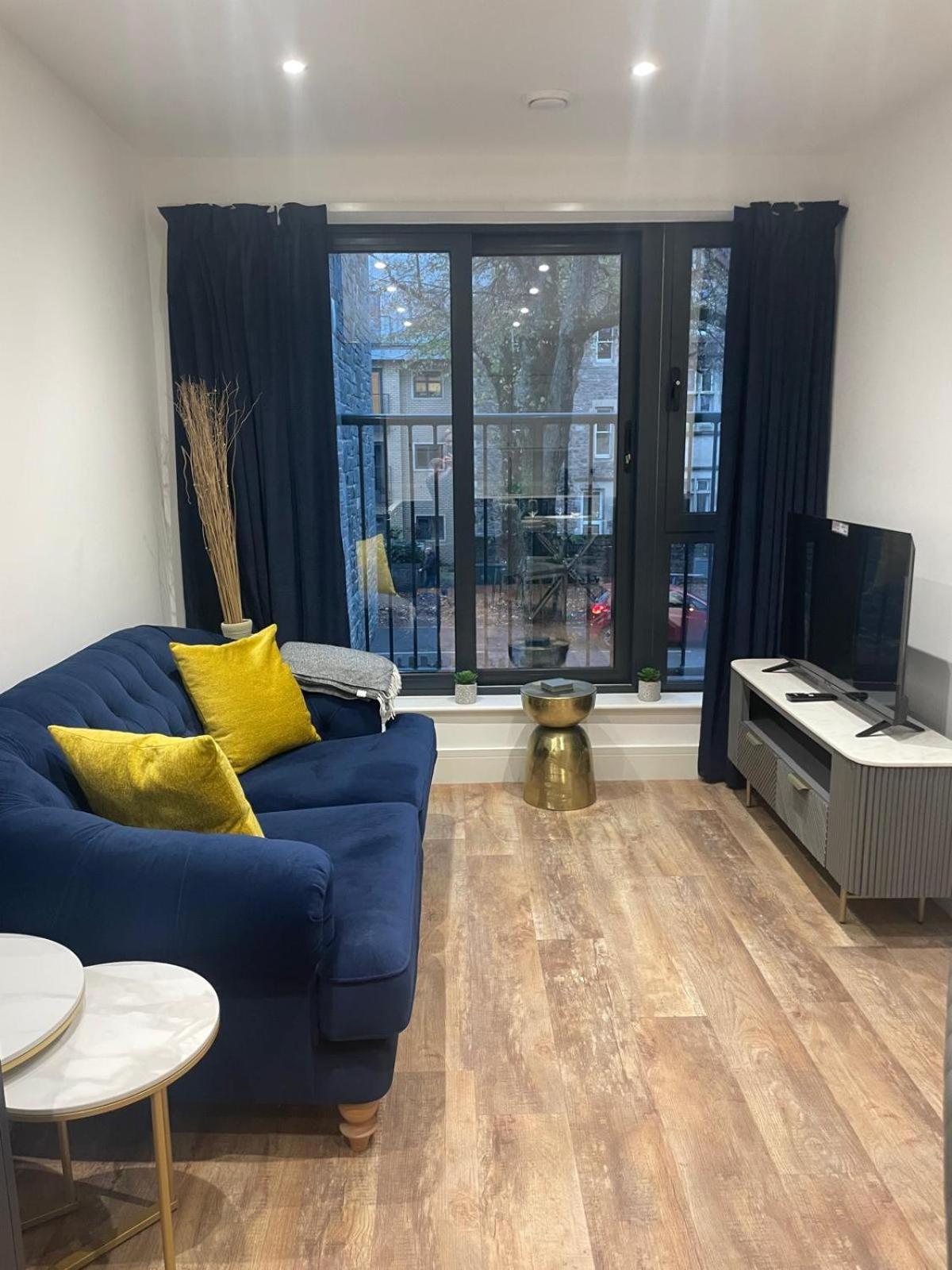 Apartamento The Duplex At Sophia Mews With Free Parking