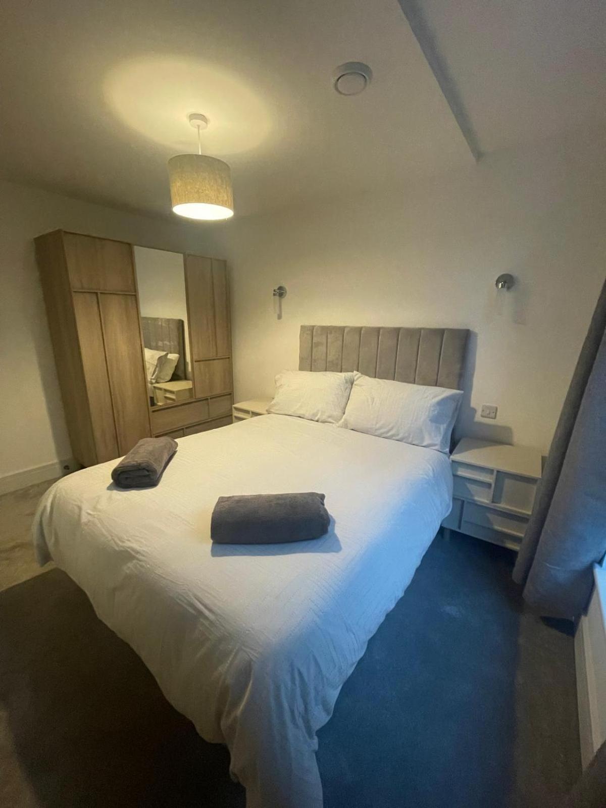 The Duplex At Sophia Mews With Free Parking Apartamento